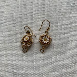 Juicy Couture Dangle Daisy Earrings